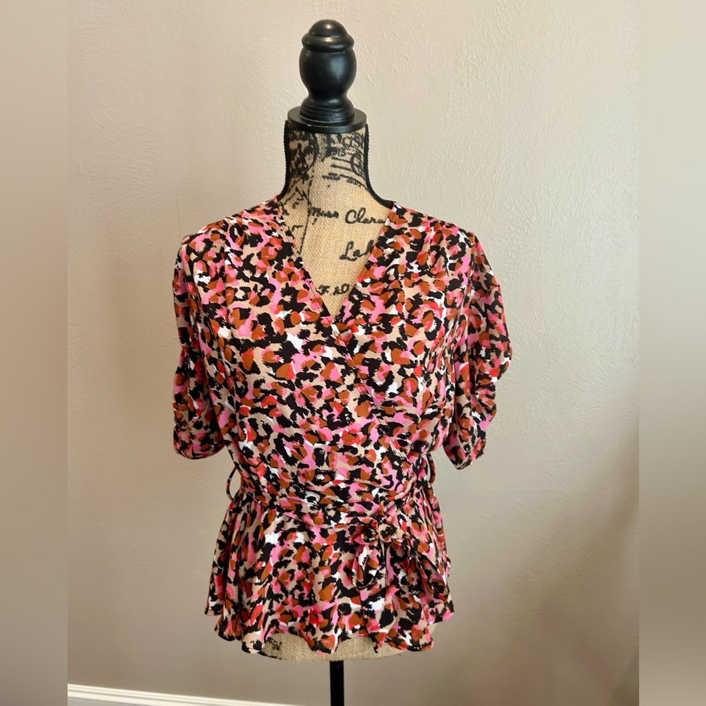 Joseph Ribkoff wrap top. Size 4 pink / black good condition. Tie belt non smoke